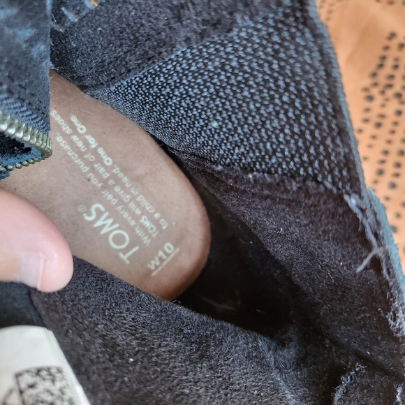 EUC TOMS Majorca Black Suede Cutout Peeptoe Bootie Women 10 - Picture 11 of 12